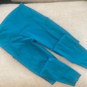 Lululemon leggings in AQUA!!! Size 4